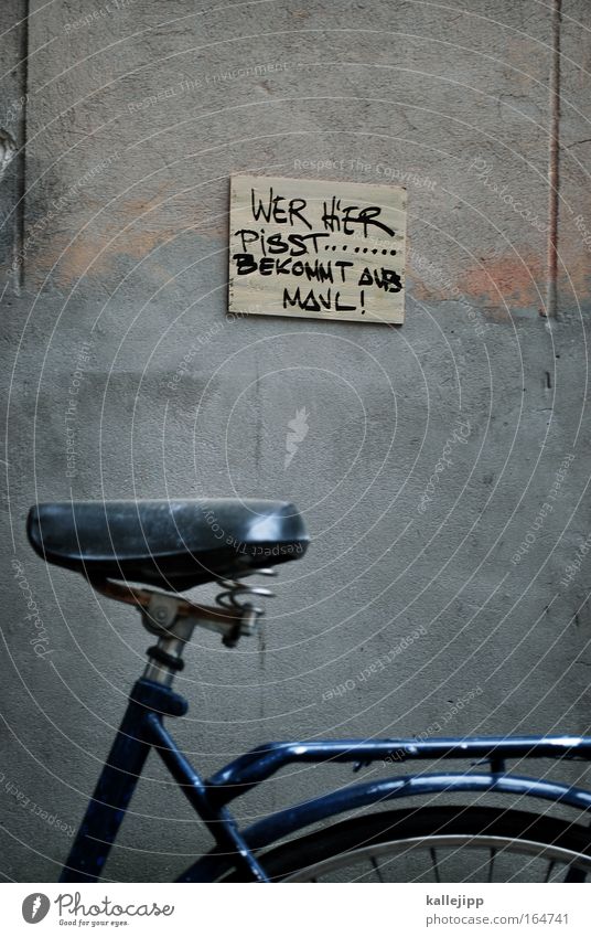 du bist deutschland Außenaufnahme Verkehrsmittel Aggression Häusliches Leben Verbote Warnhinweis Schilder & Markierungen Sattel Meinung Schlag urinieren