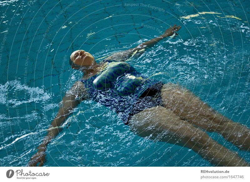 Aquafitness-Pause Sport Wassersport Schwimmen & Baden Schwimmbad Mensch feminin Frau Erwachsene Körper 1 30-45 Jahre Glatze Bewegung frei Gesundheit nass