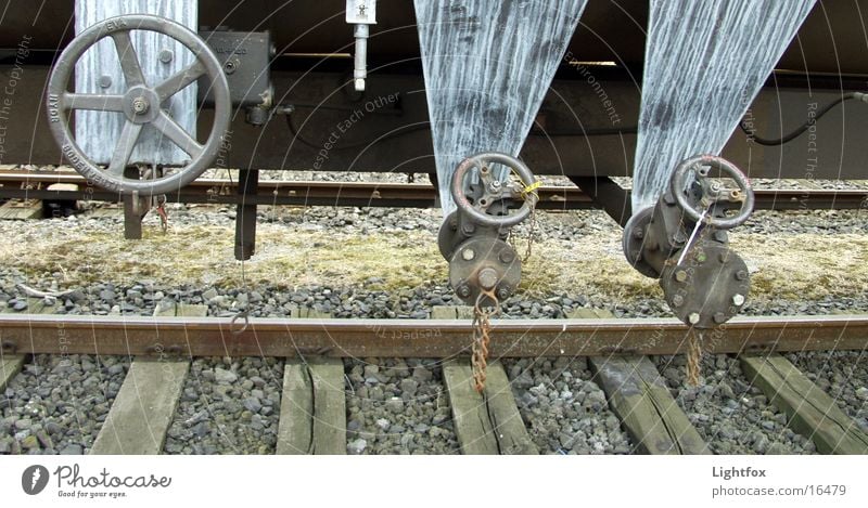 Zug um Zug Eisenbahn Gleise Säure Eisenbahnwaggon Holz Elektrisches Gerät Technik & Technologie Detailaufnahme alt Rad Chemie Metall