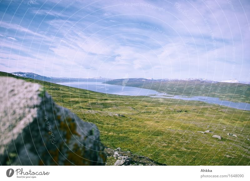 Ausblick Berge u. Gebirge wandern Landschaft Felsen See oben Skandinavien Farbfoto Außenaufnahme Tag Vogelperspektive