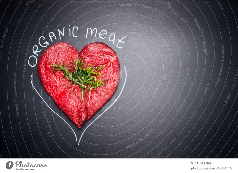 Herzform aus rohem Fleisch mit Text: Organic Meat Lebensmittel Kräuter & Gewürze Ernährung Bioprodukte Lifestyle kaufen Stil Design Gesunde Ernährung Restaurant