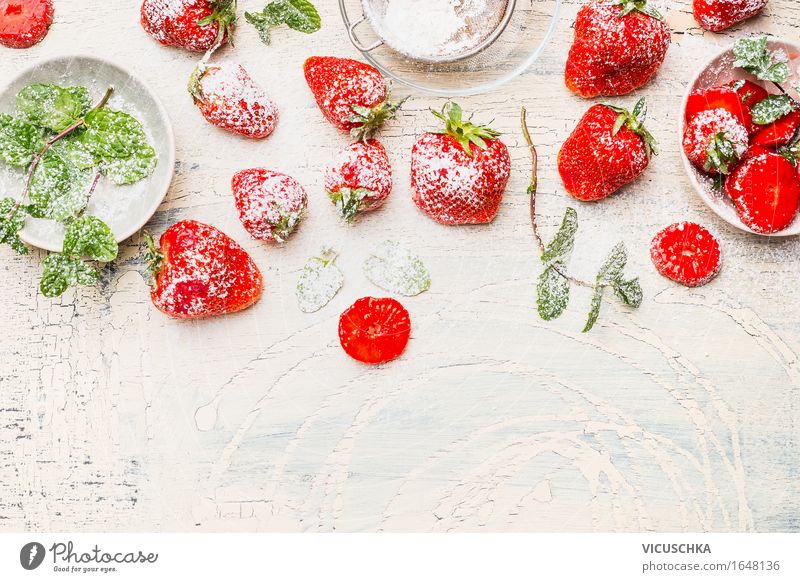 Leckere Erdbeeren mit Minze und Puderzucker Lebensmittel Frucht Dessert Ernährung Frühstück Bioprodukte Vegetarische Ernährung Diät Schalen & Schüsseln Stil