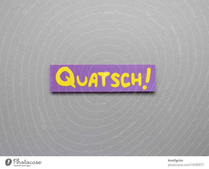 QUATSCH! Schriftzeichen Schilder & Markierungen Kommunizieren eckig gelb grau violett Gefühle Unsinn Farbfoto Studioaufnahme Menschenleer Textfreiraum links
