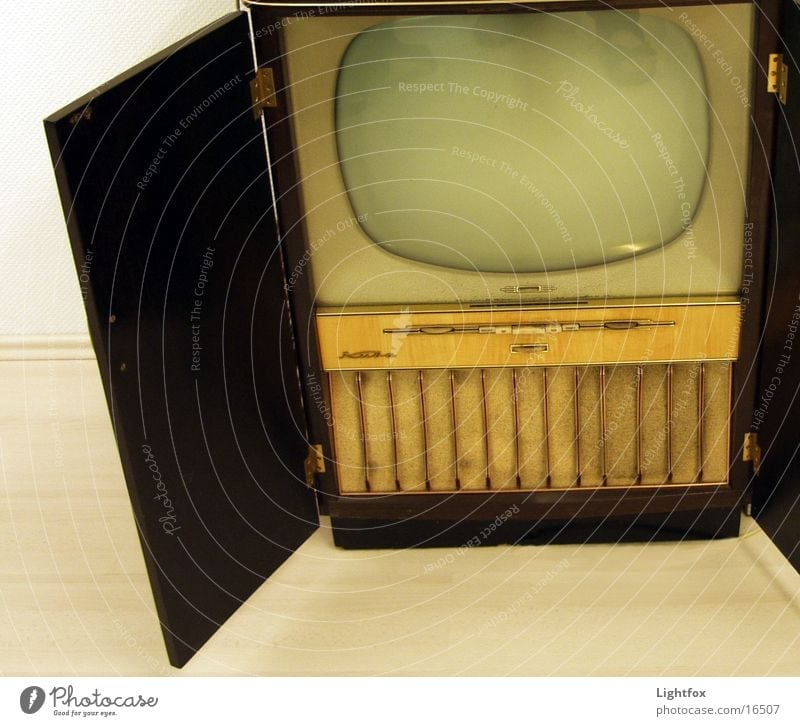 Fern seh! Fernseher Fünfziger Jahre Sechziger Jahre Kuba antik Fernsehen Holz Holzmehl Mensch Show Medien alt Technik & Technologie Netz
