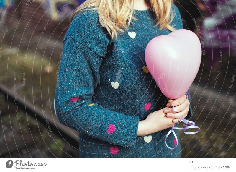 herzilein Feste & Feiern Valentinstag Muttertag Geburtstag Mensch feminin Junge Frau Jugendliche Erwachsene Leben 1 Pullover blond langhaarig Luftballon Herz