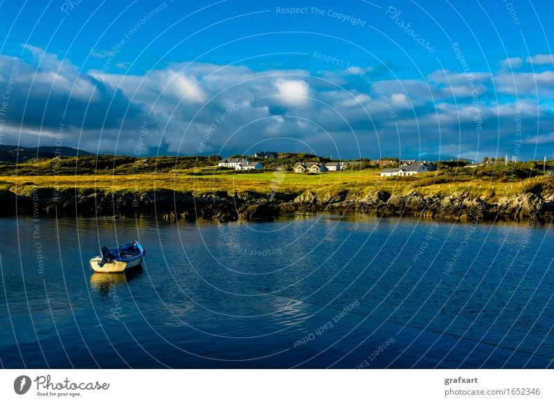 Einsames Dorf und Hafen bei Donegal in Irland Republik Irland Küste Wasserfahrzeug Landschaft Reisefotografie Dämmerung donegal Einsamkeit Fischereiwirtschaft