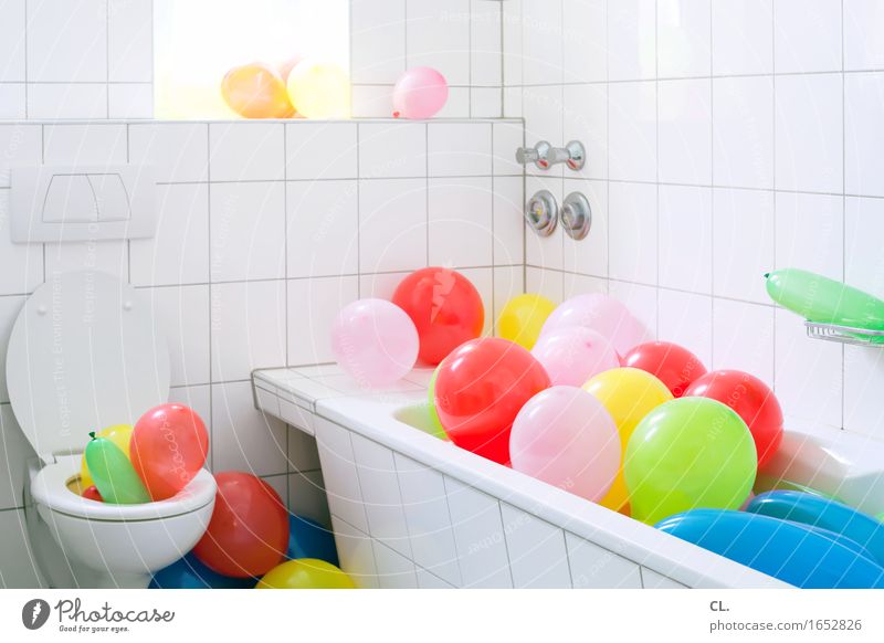 ballonbad Häusliches Leben Wohnung Dekoration & Verzierung Raum Bad Party Veranstaltung Feste & Feiern Karneval Geburtstag Badewanne Toilette ästhetisch