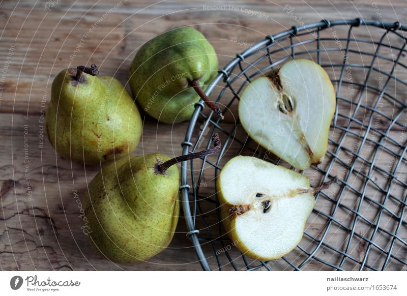Stillleben mit Birnen Lebensmittel Frucht Bioprodukte Vegetarische Ernährung Diät Schalen & Schüsseln Korb Drahtkorb Snowboard Holz Metall beobachten