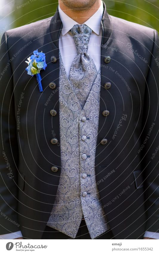 Anzug maskulin Mann Erwachsene 1 Mensch 18-30 Jahre Jugendliche Mode Bekleidung Weste Krawatte schön Zukunft Bräutigam Hochzeit Farbfoto Außenaufnahme