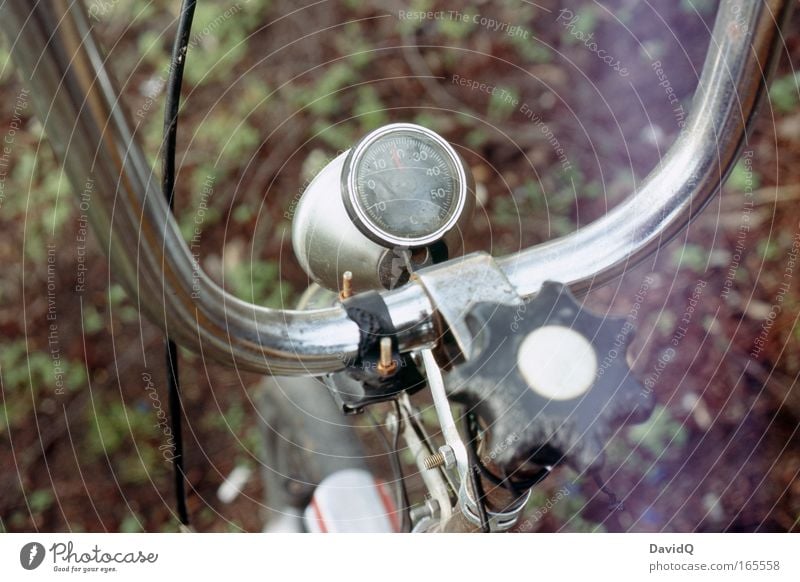 18° Reisetemperatur Farbfoto Nahaufnahme Menschenleer Fahrrad Thermometer Metall Stahl fahren alt Originalität trashig Klapprad Fahrradlenker Tag