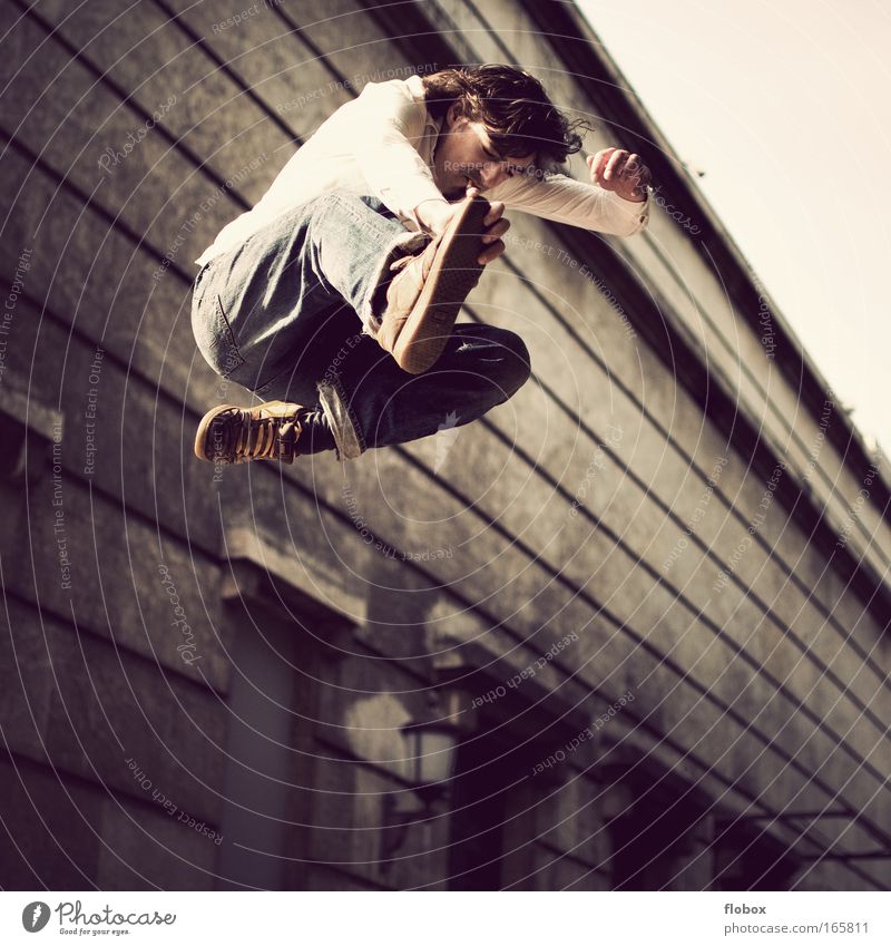 [MUC-09] Nild in the Air Stunt Stuntman fliegen Junge Skateboarding Trick springen Coolness Zigarette rauchen Salto Grinden Jugendliche Extremsport Funsport