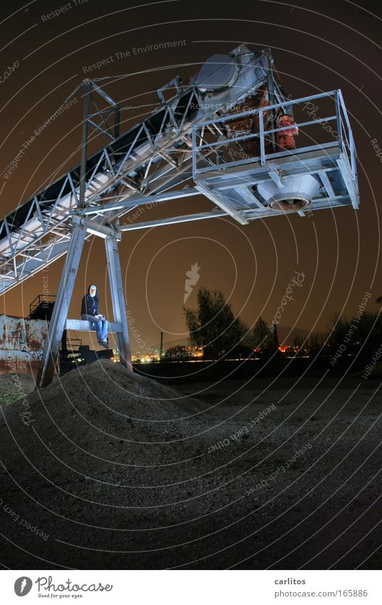 Keith Grube Experiment Nacht Blitzlichtaufnahme Weitwinkel Baumaschine Technik & Technologie sitzen ästhetisch außergewöhnlich dunkel gigantisch gruselig kalt