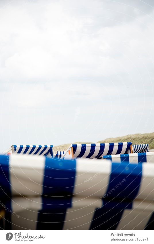 mit blauweiß Farbfoto Außenaufnahme Textfreiraum oben Tag Schwache Tiefenschärfe Ferien & Urlaub & Reisen Sommer Sommerurlaub Sonne Strand Meer Insel