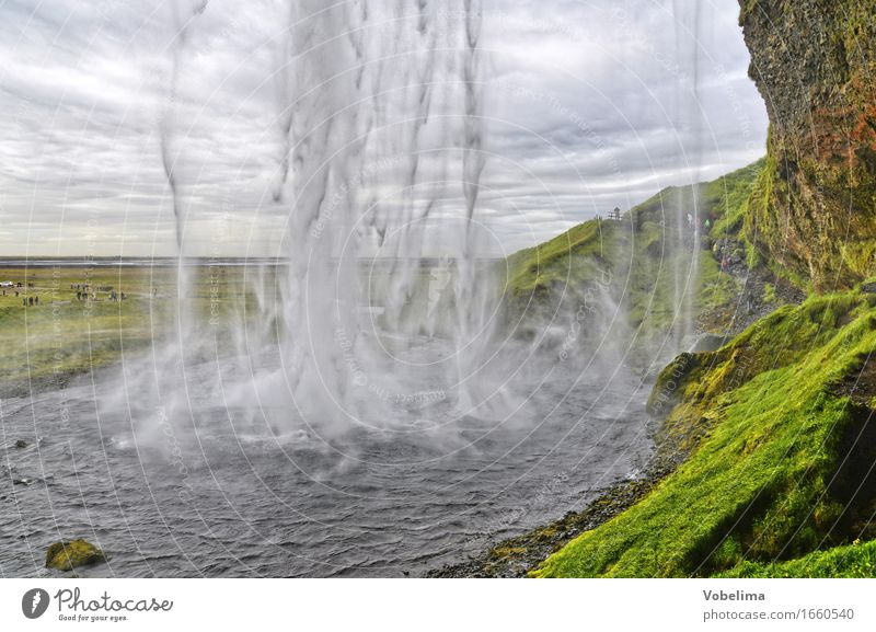Seljalandsfoss, Island Natur Landschaft Urelemente Wasser Wasserfall braun grün weiß Außenaufnahme Menschenleer Textfreiraum links Textfreiraum oben Tag