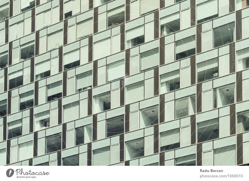 Geschäft, das Windows abstraktes Detail aufbaut Architektur Stadt Stadtzentrum Hochhaus Bauwerk Gebäude Fassade Fenster Glas bauen blau grau Bürogebäude