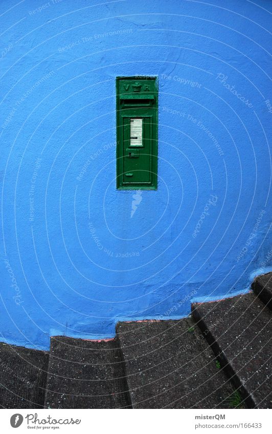 Irish Letterbox. Außenaufnahme abstrakt Menschenleer Tag Starke Tiefenschärfe Zentralperspektive Dorf Kommunizieren Briefkasten grün Detailaufnahme Nordirland