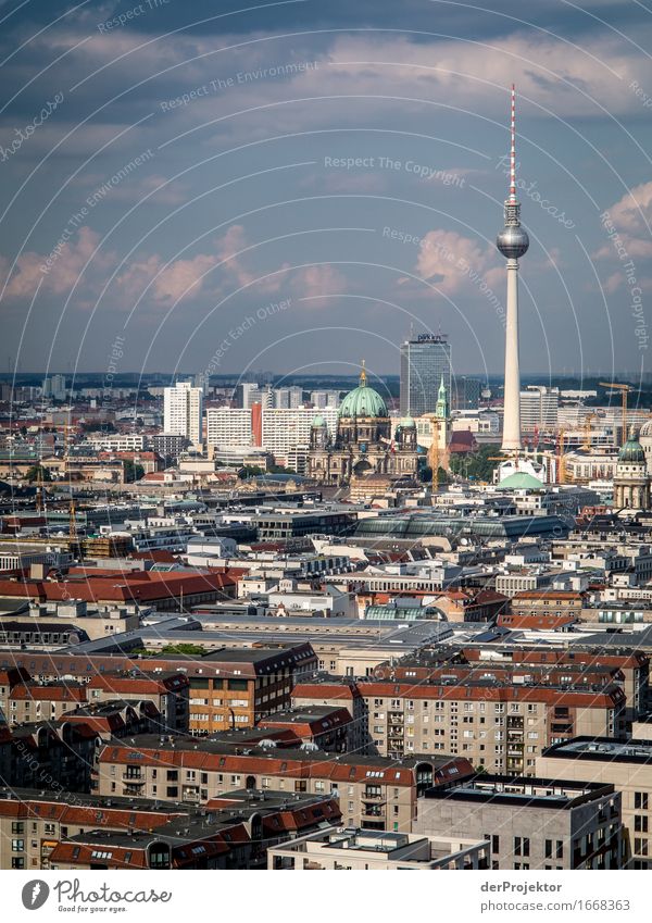Berliner Fernsehturm mit Panorama I berlin berlinerwasser derProjektor dieprojektoren farys joerg farys ngo ngo-fotograf Starke Tiefenschärfe Kontrast Licht Tag
