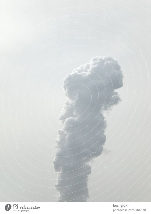 Phallus-Symbol Gedeckte Farben Außenaufnahme Menschenleer Textfreiraum oben Hintergrund neutral Tag Himmel Wolken groß weiß Kraft Wasserdampf