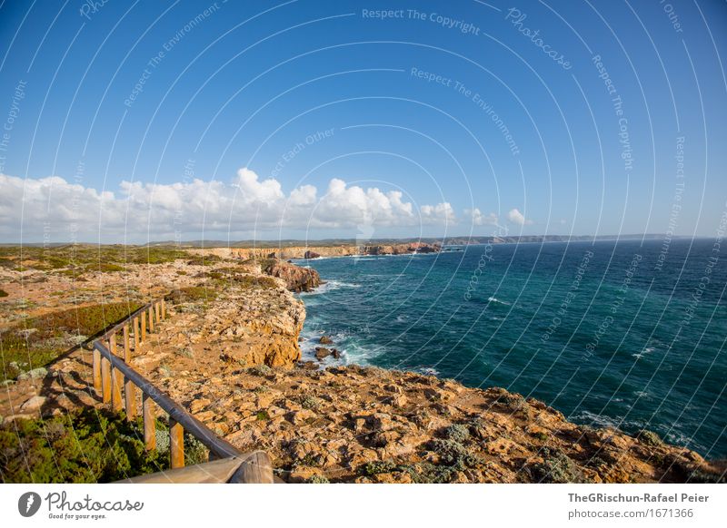 Küste Portugal Umwelt Natur Landschaft Sand Wasser blau braun grün orange türkis Wellen Klippe Zaun Aussicht Ferne schön Algarve Farbfoto Außenaufnahme