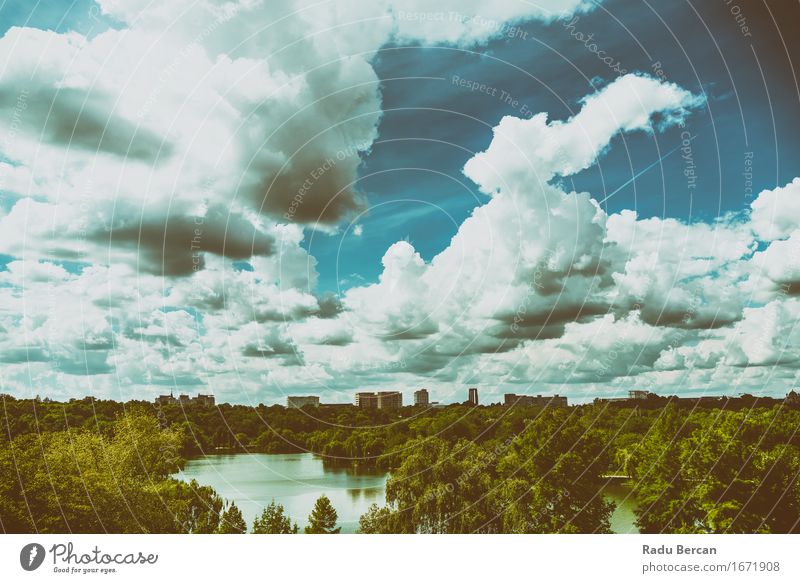 Bukarest-Stadt-Skyline mit blauem Himmel und weißen Wolken Umwelt Natur Landschaft Wasser Sonnenlicht Sommer Wetter Schönes Wetter Baum Park Rumänien Europa