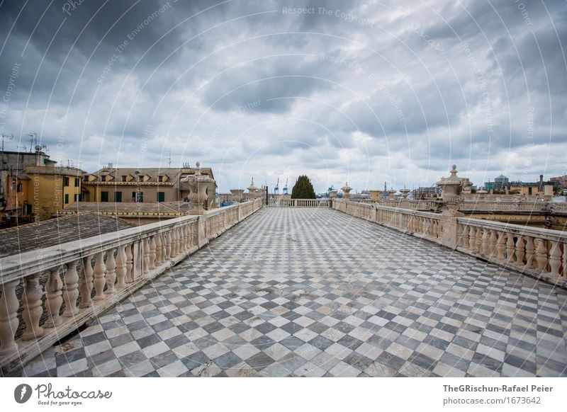 wolken Stadt Hafenstadt blau braun grau schwarz weiß Genua Italien Museum Boden Plattenbau Geländer Baum Haus Gewitterwolken Palast Farbfoto Außenaufnahme