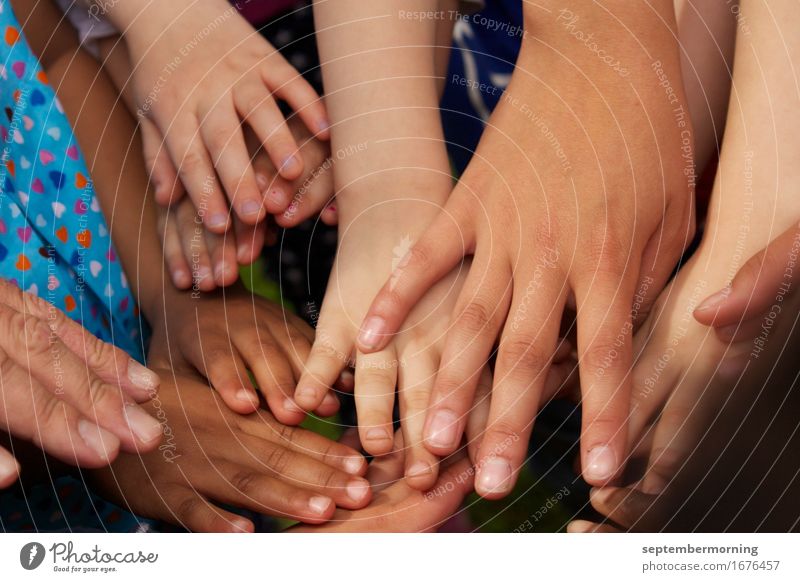 Hände Haut Hand Menschengruppe berühren Zusammensein braun Farbfoto Nahaufnahme