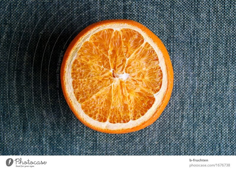 von gestern Frucht Orange Gesundheit Gesunde Ernährung Diät einfach natürlich blau Stoff aufgeschnitten Farbfoto Innenaufnahme Nahaufnahme Menschenleer