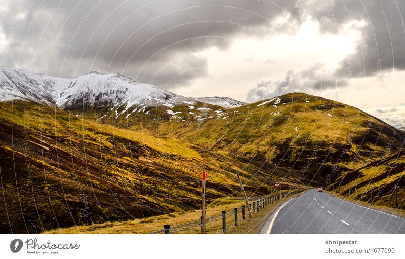 Highland Road Ferien & Urlaub & Reisen Tourismus Abenteuer Ferne Berge u. Gebirge wandern Klettern Bergsteigen Natur Landschaft Himmel Wolken Sonne Wetter