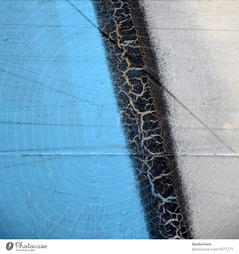zammgebrochen | und wieder zammgeschweißt Fahrzeug Bauwagen Metall Ornament Linie Streifen alt trashig blau grau schwarz Design Farbe Kunst Schutz
