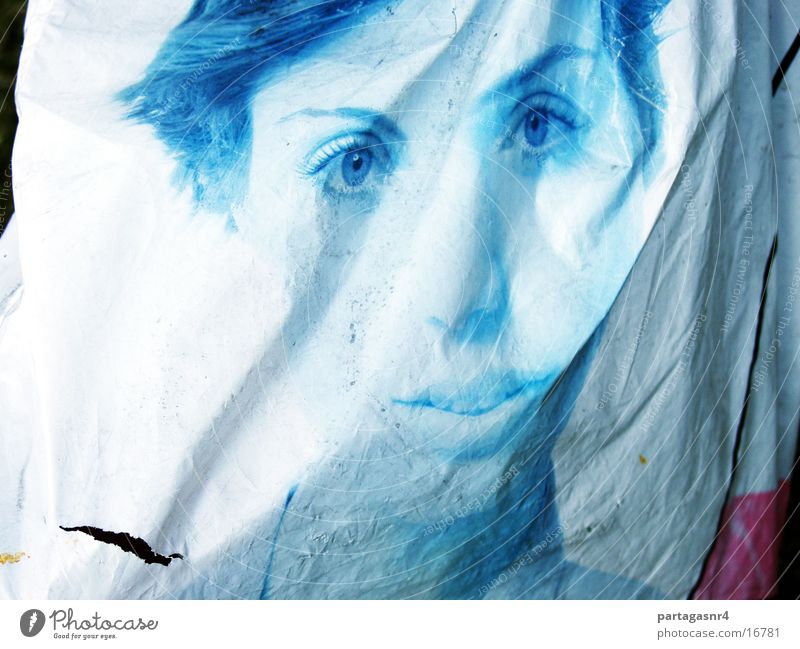 vergängliche Schönheit Plastiktüte Porträt Frau obskur Werbung