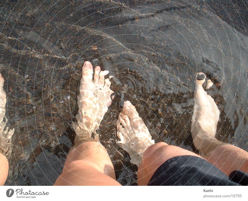 Wasserfüße Sommer Ferien & Urlaub & Reisen La Palma Fuß Reflexion & Spiegelung Beine schwarzer Sand