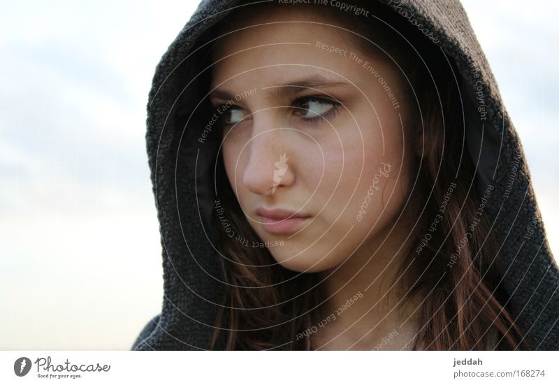 superwoman Farbfoto Außenaufnahme Abend Porträt Wegsehen feminin Junge Frau Jugendliche Leben Haut Kopf Gesicht Auge Lippen 1 Mensch 18-30 Jahre Erwachsene