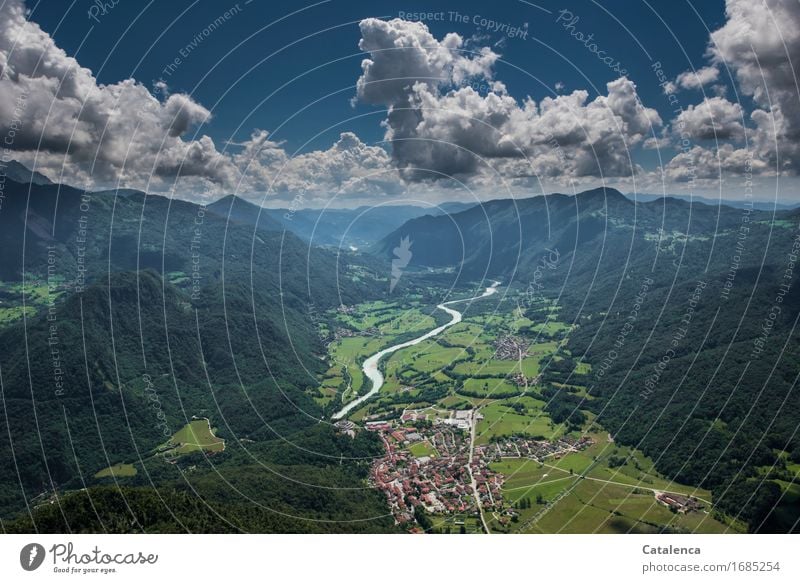 Aus der Luft, Luftaufnahme über Kobarid Freizeit & Hobby Paragliden Sommer Berge u. Gebirge Landschaft Himmel Wolken Schönes Wetter Feld Fluss Soca Slovenien