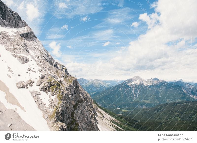 Blick von der Eibseebahn wandern Umwelt Natur Landschaft Himmel Horizont Felsen Alpen Berge u. Gebirge Gipfel Zugspitze Schwebebahn eckig fest gigantisch groß