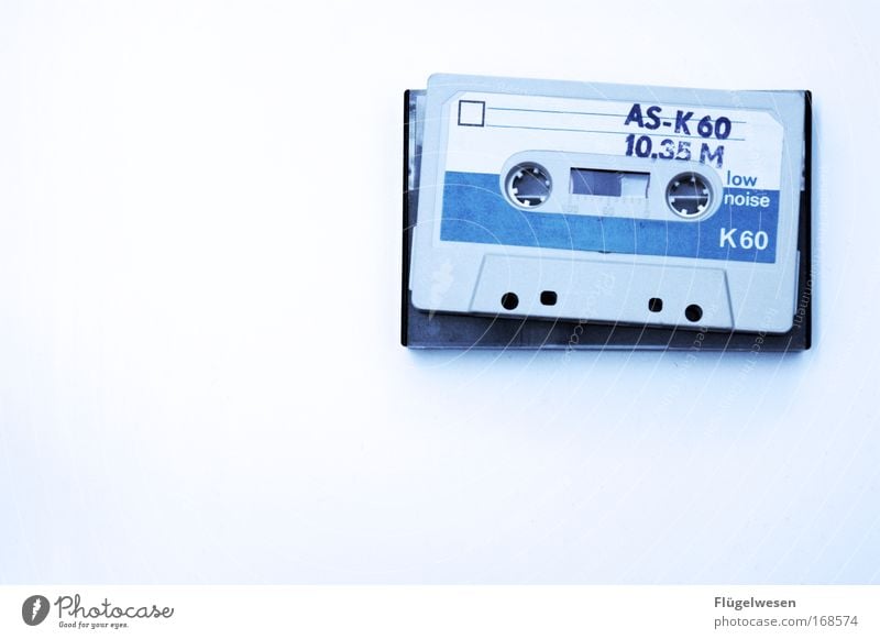 AS-K60 10,35 M Farbfoto Innenaufnahme Veranstaltung Musik Musiknoten genießen Musik hören Nostalgie Musikkassette Tape Cassette MC DDR Ostalgie Magnetband