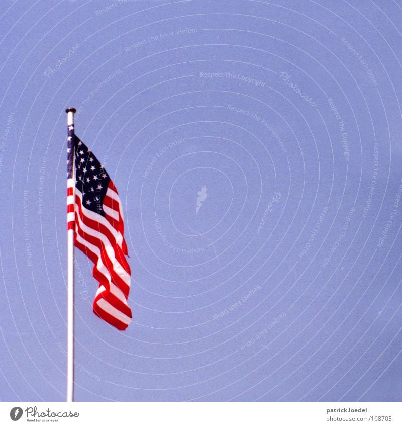 The Star-Spangled Banner Farbfoto mehrfarbig Außenaufnahme Luftaufnahme Menschenleer Textfreiraum rechts Tag 4th of July Independence Day Himmel