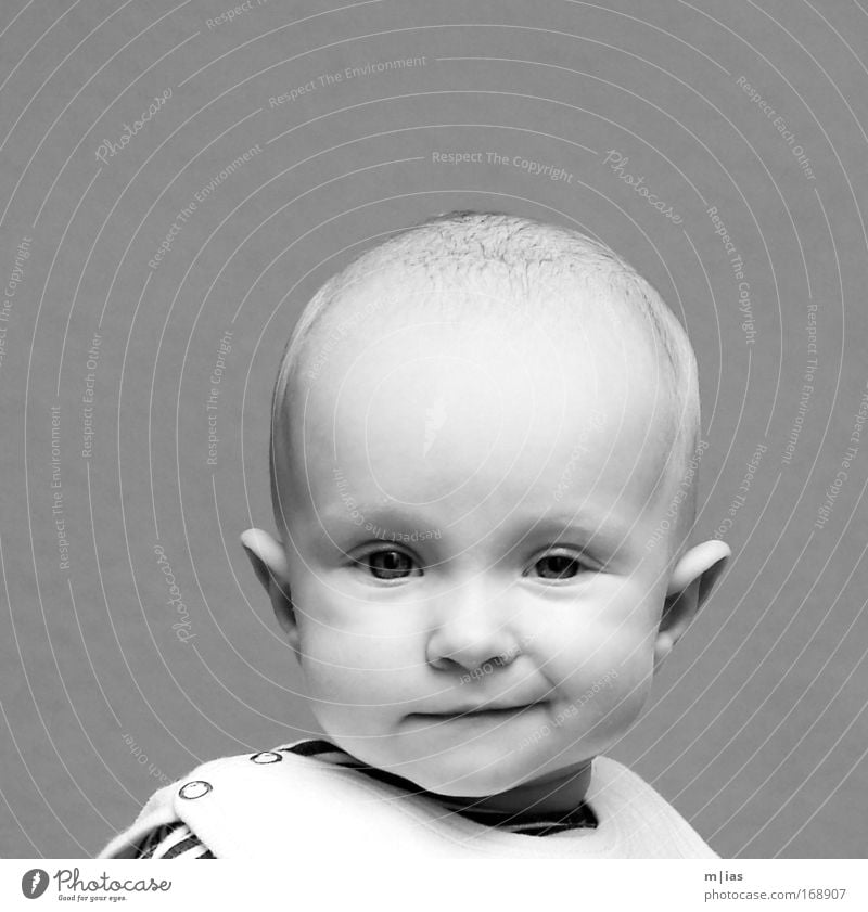 Kleiner Schelm. Mensch Kind Baby Kleinkind Kopf Gesicht Auge Ohr Nase Mund 1 0-12 Monate beobachten Kommunizieren Lächeln authentisch niedlich selbstbewußt