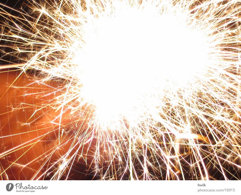 Wunderkerze gelb Silvester u. Neujahr Langzeitbelichtung Brand Feuerwerk Funken orange