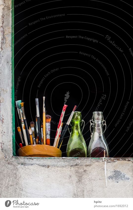 ins fenster gestellt Freude Dekoration & Verzierung Kunst Maler Pinsel Flasche Glas beobachten entdecken Erholung genießen Blick ästhetisch Glück mehrfarbig
