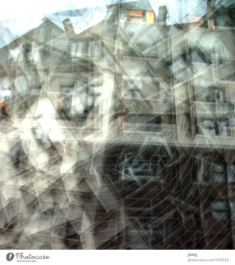 Windows Farbfoto Experiment abstrakt Strukturen & Formen Tag Licht Schatten Kontrast Stadt Altstadt Menschenleer Haus Bauwerk Gebäude Architektur Mauer Wand