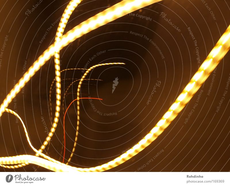Lichtwürmer Farbfoto Außenaufnahme Experiment abstrakt Muster Menschenleer Nacht Langzeitbelichtung Zentralperspektive Stil Design Leben Kunst Tunnel Verkehr