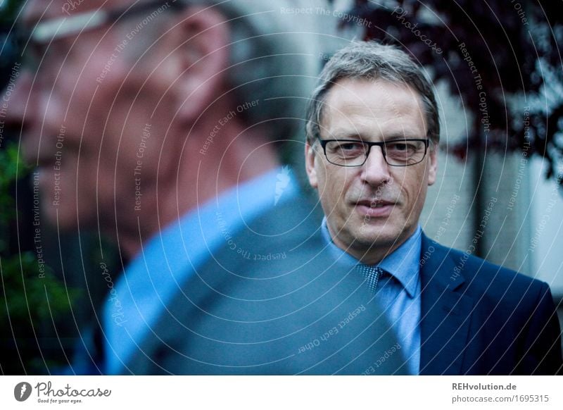 Werner Business Karriere Erfolg Mensch maskulin Mann Erwachsene Gesicht 2 45-60 Jahre Garten Hemd Anzug Krawatte Brille alt blau Verantwortung Ehrlichkeit