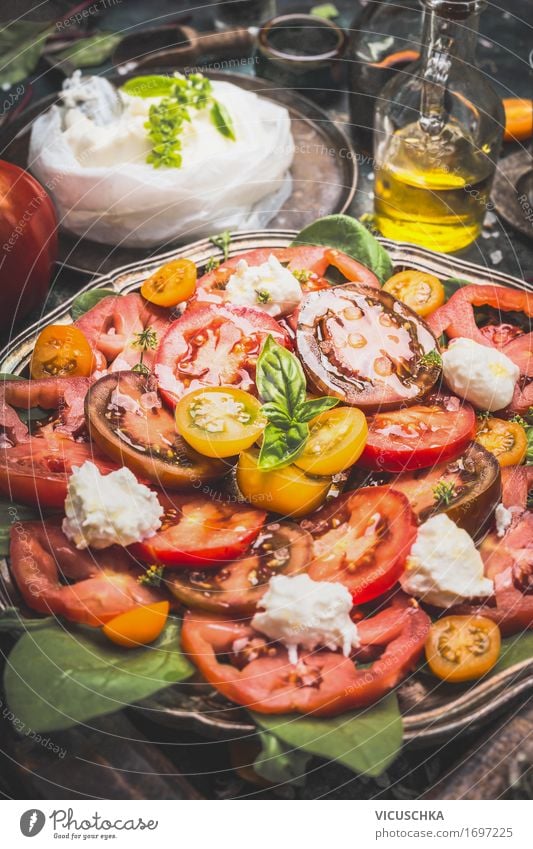 Italienischer Tomaten Mozzarella Salat Lebensmittel Gemüse Salatbeilage Kräuter & Gewürze Öl Ernährung Mittagessen Abendessen Festessen Bioprodukte