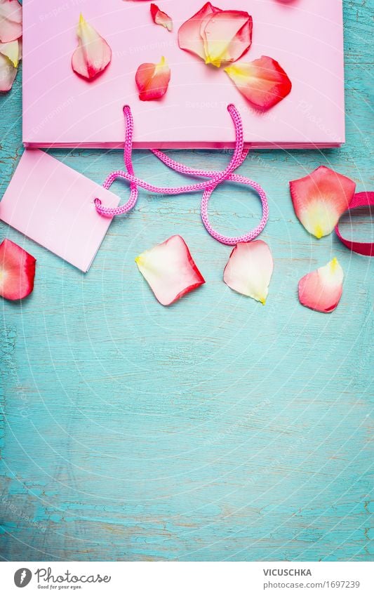 Einkaufstasche mit Blumen Blütenblatter kaufen Reichtum Stil Valentinstag Muttertag Geburtstag Rose Blatt Papier Zettel Liebe rosa Design schick Sale
