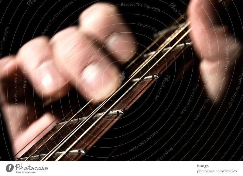 lapsus Farbfoto Studioaufnahme Detailaufnahme Kontrast Bewegungsunschärfe Schwache Tiefenschärfe Freizeit & Hobby Spielen Musik Mann Erwachsene Haut Hand Finger