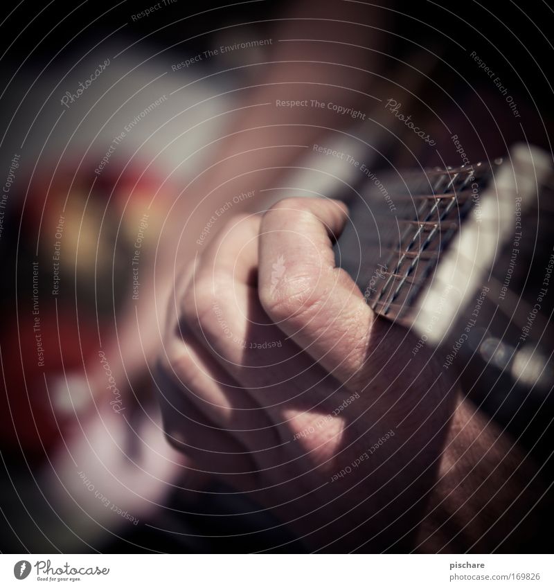 Fingerspiel Musik Hand Musiker Gitarre Spielen retro Fröhlichkeit Lebensfreude Erholung pischare Saite Farbfoto Außenaufnahme Textfreiraum oben