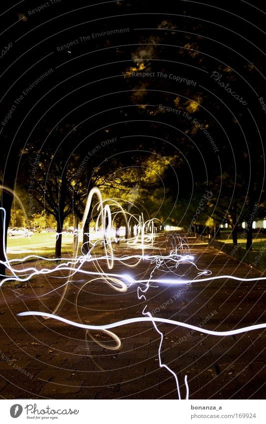 lichttanz.2 Farbfoto Außenaufnahme Experiment Textfreiraum oben Kontrast Lichterscheinung Kunst Tanzen Natur Menschenleer Straßenverkehr Bewegung drehen