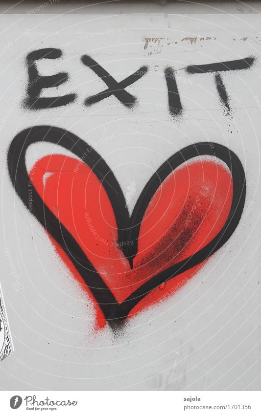 EXIT <3 Kunst Graffiti Mauer Wand Zeichen Schriftzeichen Herz rot schwarz Liebe Verliebtheit Liebeskummer Gefühle exit Ausweg herzförmig gesprayt Farbfoto