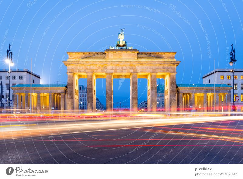 Brandenburger Tor bei Nacht Ferien & Urlaub & Reisen Tourismus Freiheit Sightseeing Städtereise Nachtleben ausgehen Feste & Feiern Berlin Deutschland Stadt