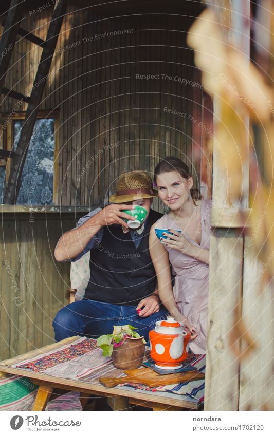 romantische Teeparty auf der Veranda harmonisch Wohlgefühl Erholung ruhig Traumhaus Garten Feste & Feiern Valentinstag Hochzeit Junge Frau Jugendliche